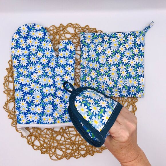Handmade Potholder, Mitt, Finger Hotpad Set, Gift  Set, Blue Daisy Print - Picture 5 of 11